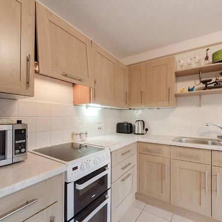 Spacious Two Double Bedroom Flat Лондон Экстерьер фото